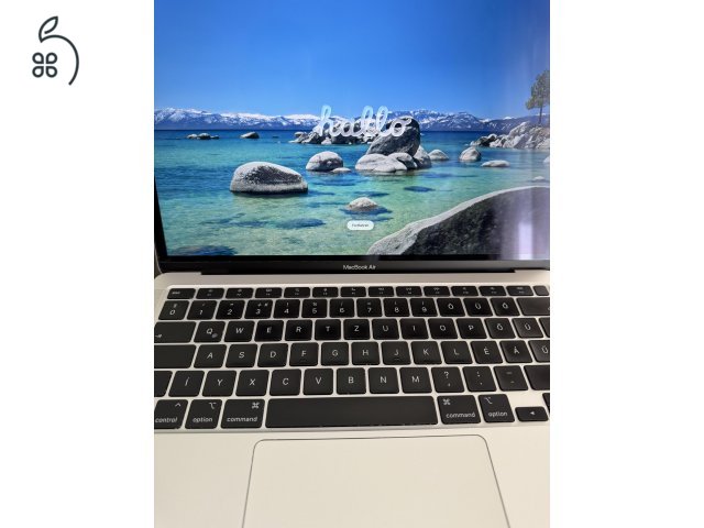 Eladó MacBook Air 13,3” ezüst – 8GB RAM / 256GB SSD