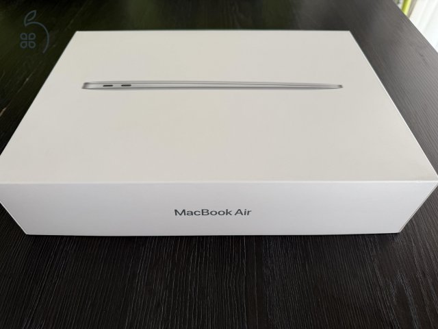 Eladó MacBook Air 13,3” ezüst – 8GB RAM / 256GB SSD