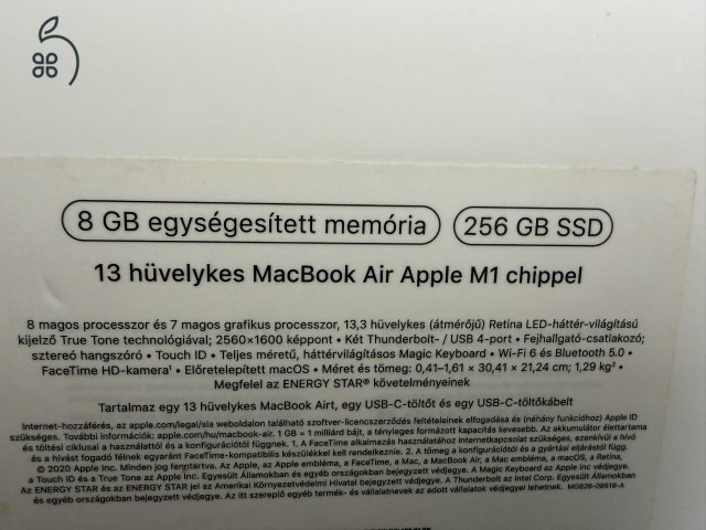 Eladó MacBook Air 13,3” ezüst – 8GB RAM / 256GB SSD
