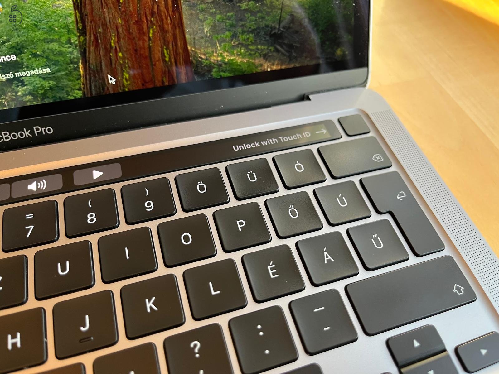 Akció M1 MacBook Pro 512GB SSD 16GB RAM 96% akkumulátor Touchbar megkímélt magyar 100% SSD