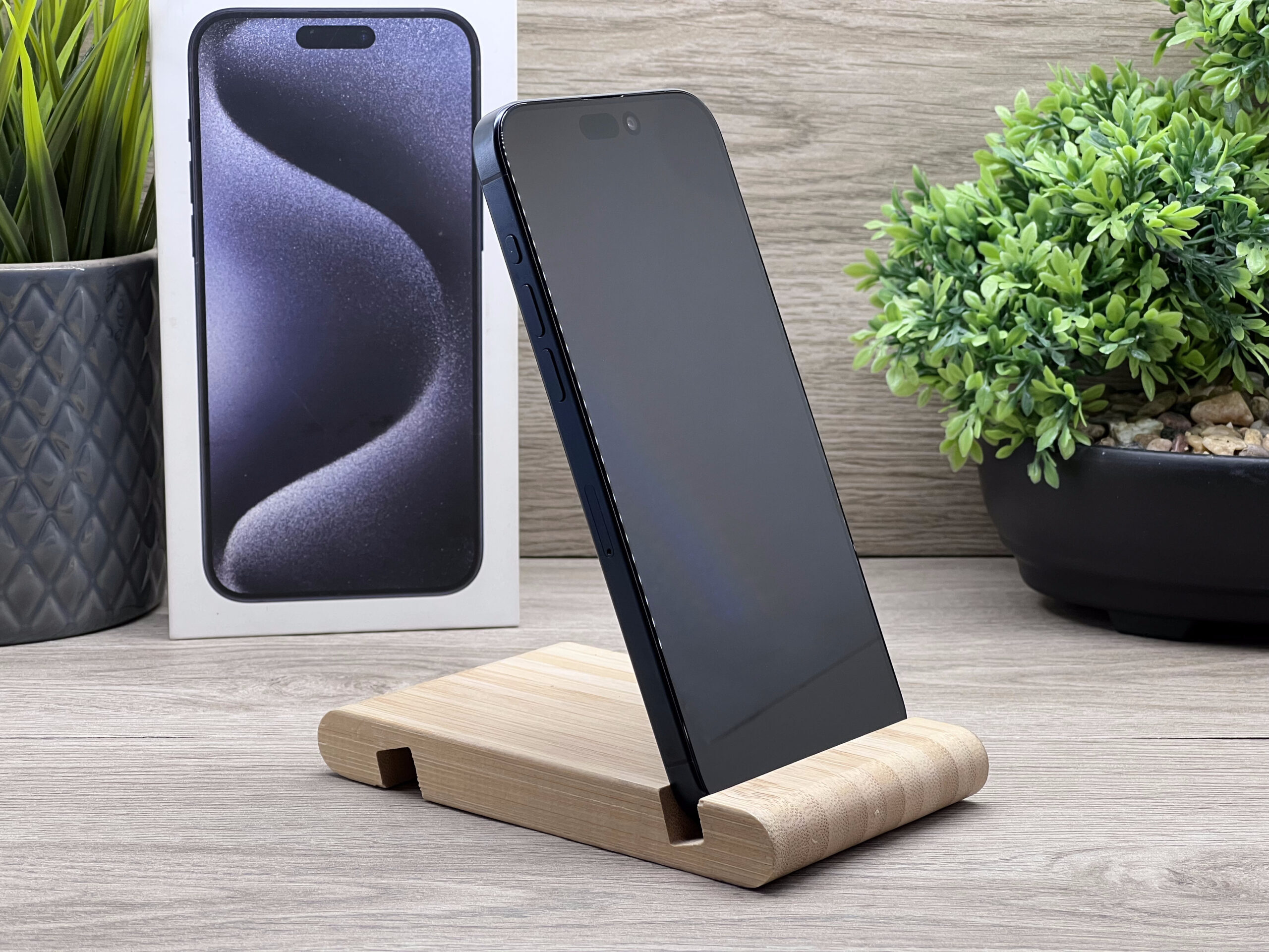 Hibátlan iPhone 15 Pro Max Blue Titanium 256GB 2 ÉV Garanciával 91%