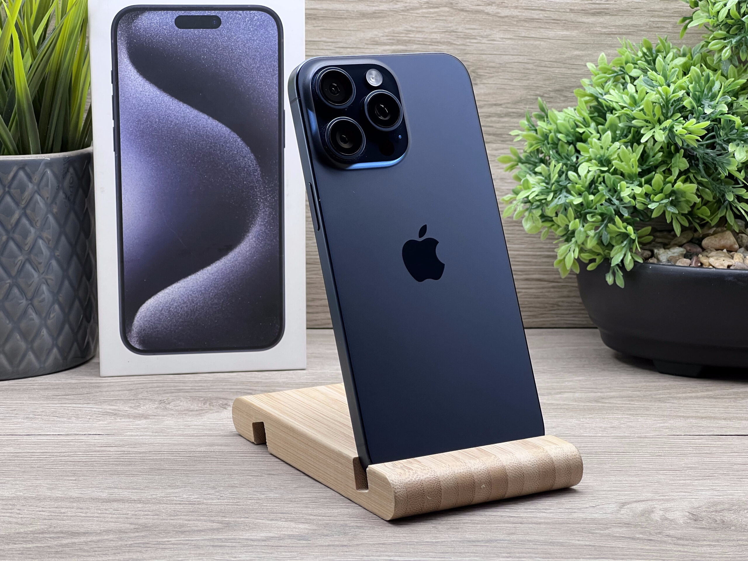 Hibátlan iPhone 15 Pro Max Blue Titanium 256GB 2 ÉV Garanciával 91%