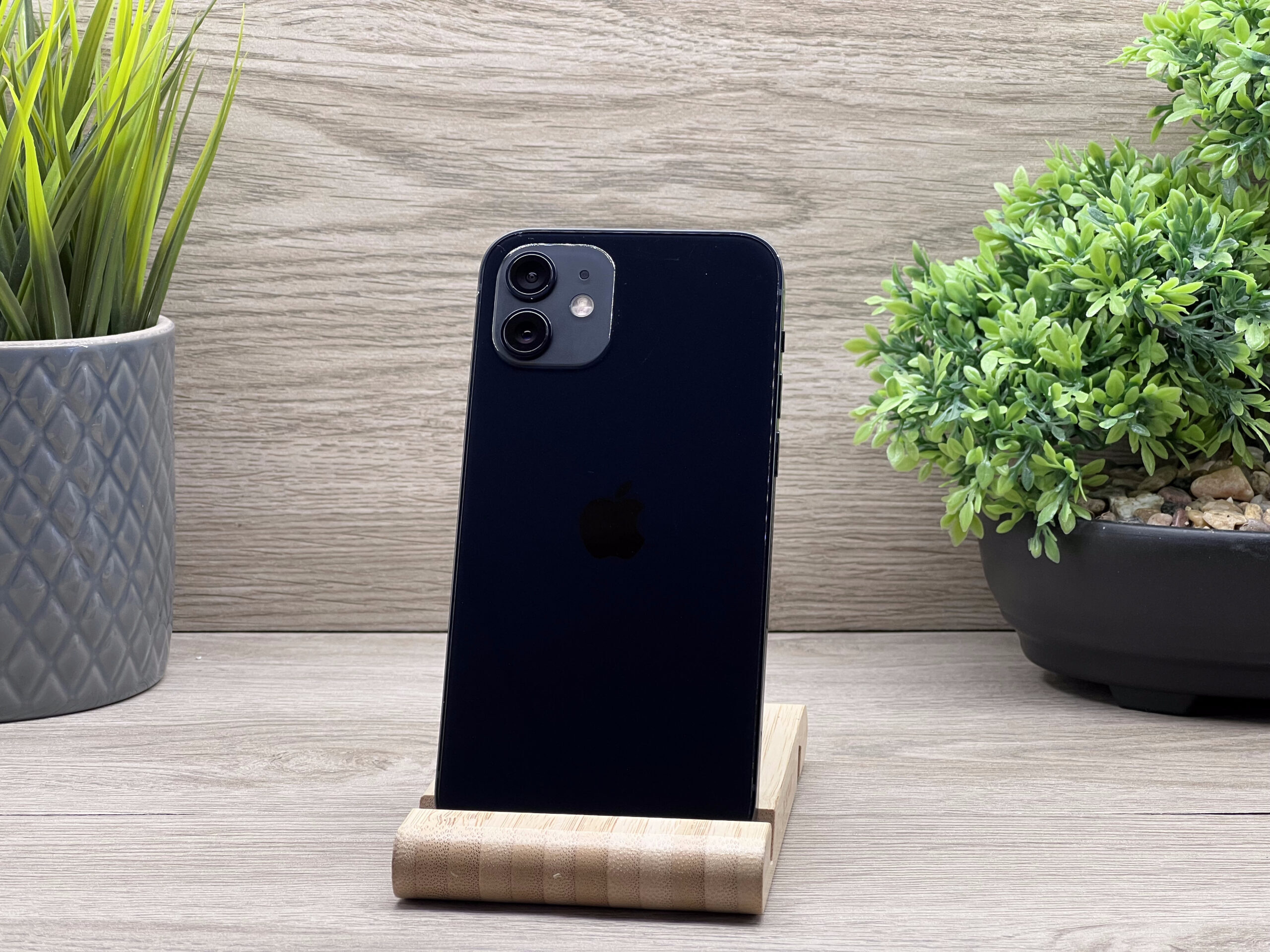 iPhone 12 Black 64GB 2 ÉV Garanciával 93%