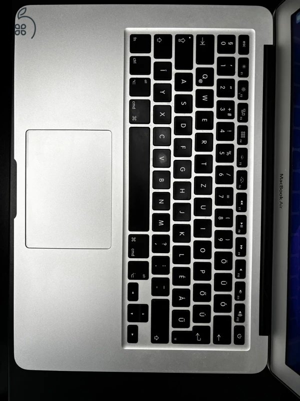 MacBook Air 13” (2015) - új 2027-ig garanciás 100%-os akku!