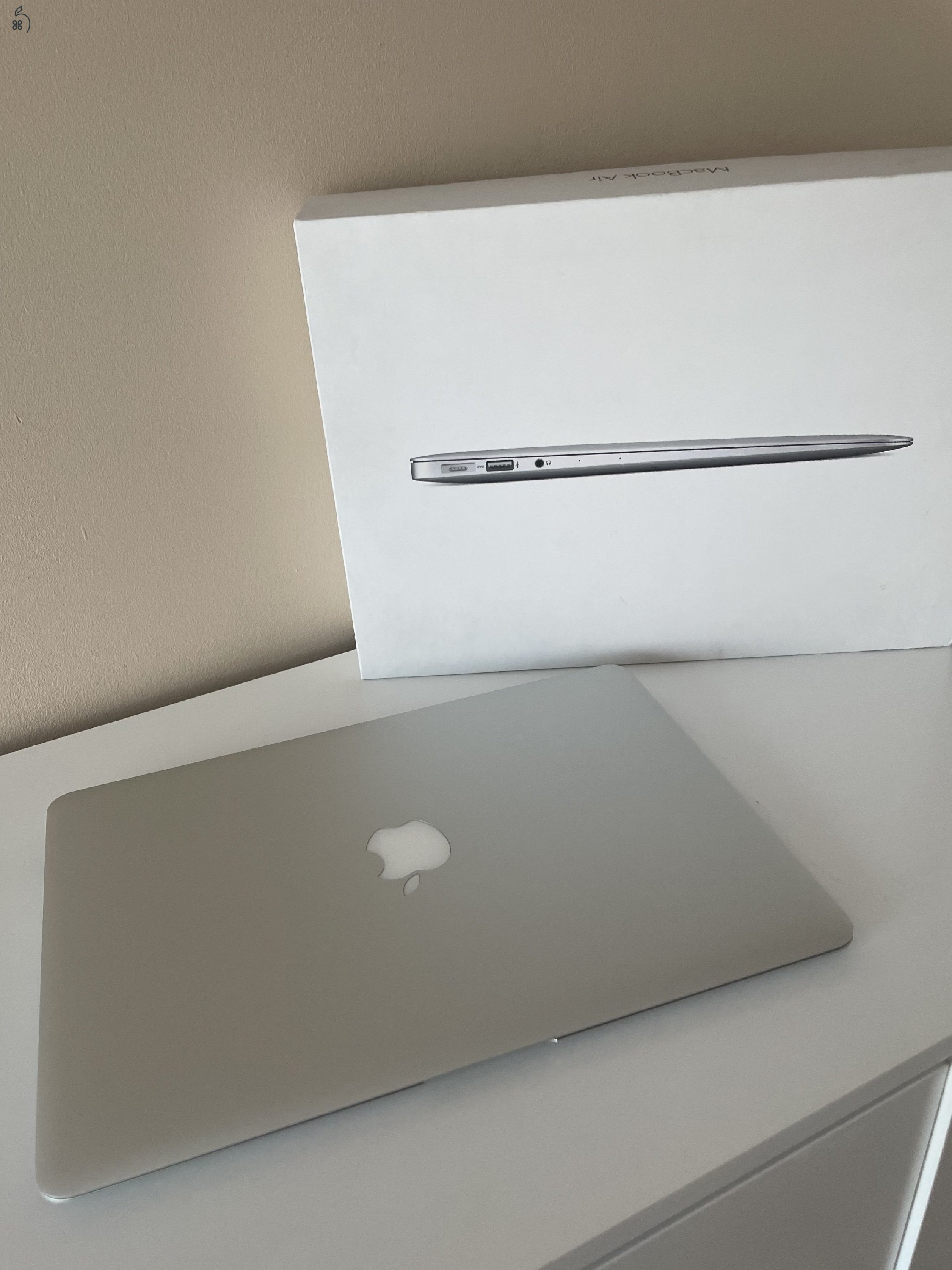 Eladó Apple Macbook Air (13-inch, 2017)