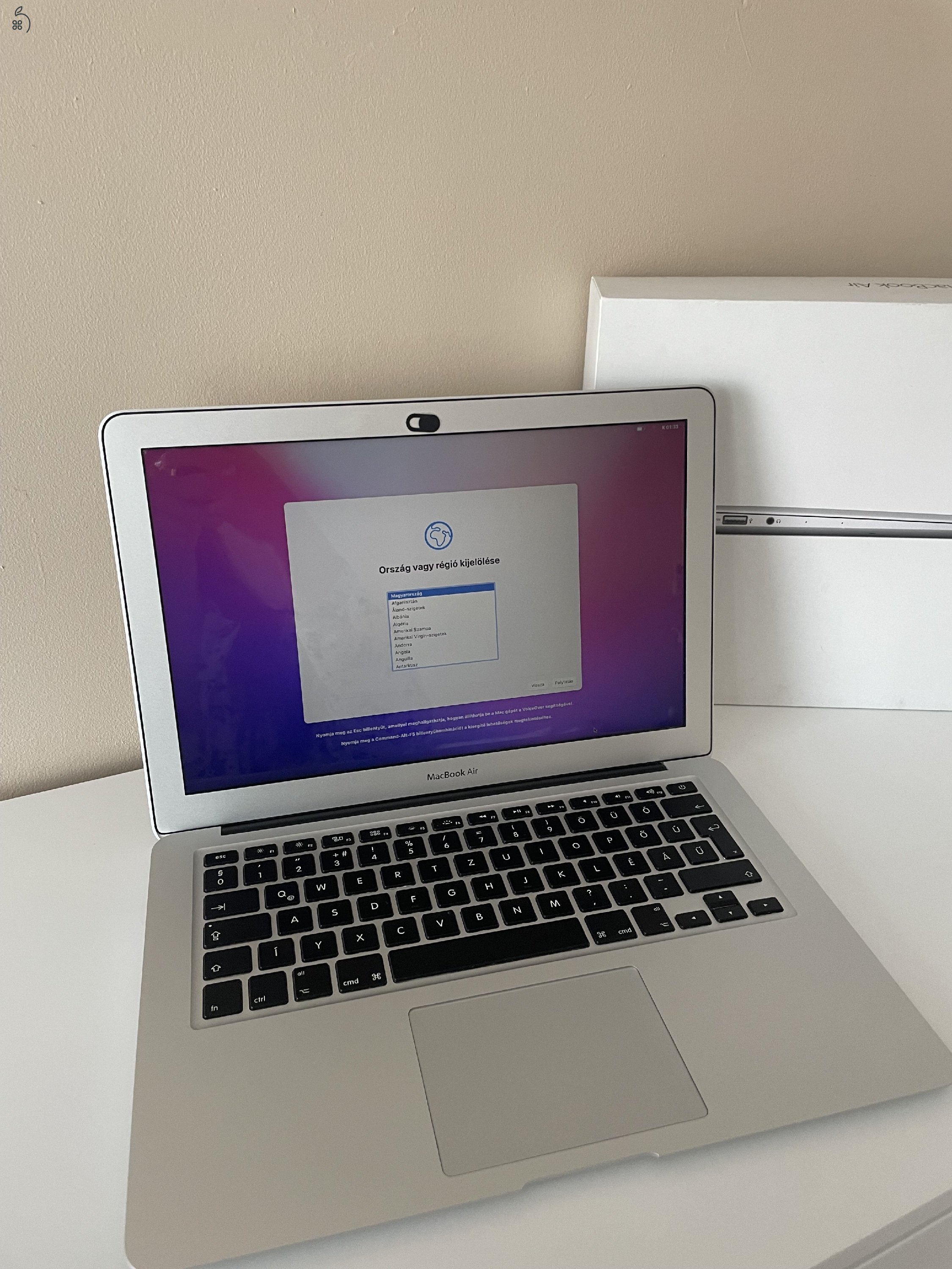 Eladó Apple Macbook Air (13-inch, 2017)