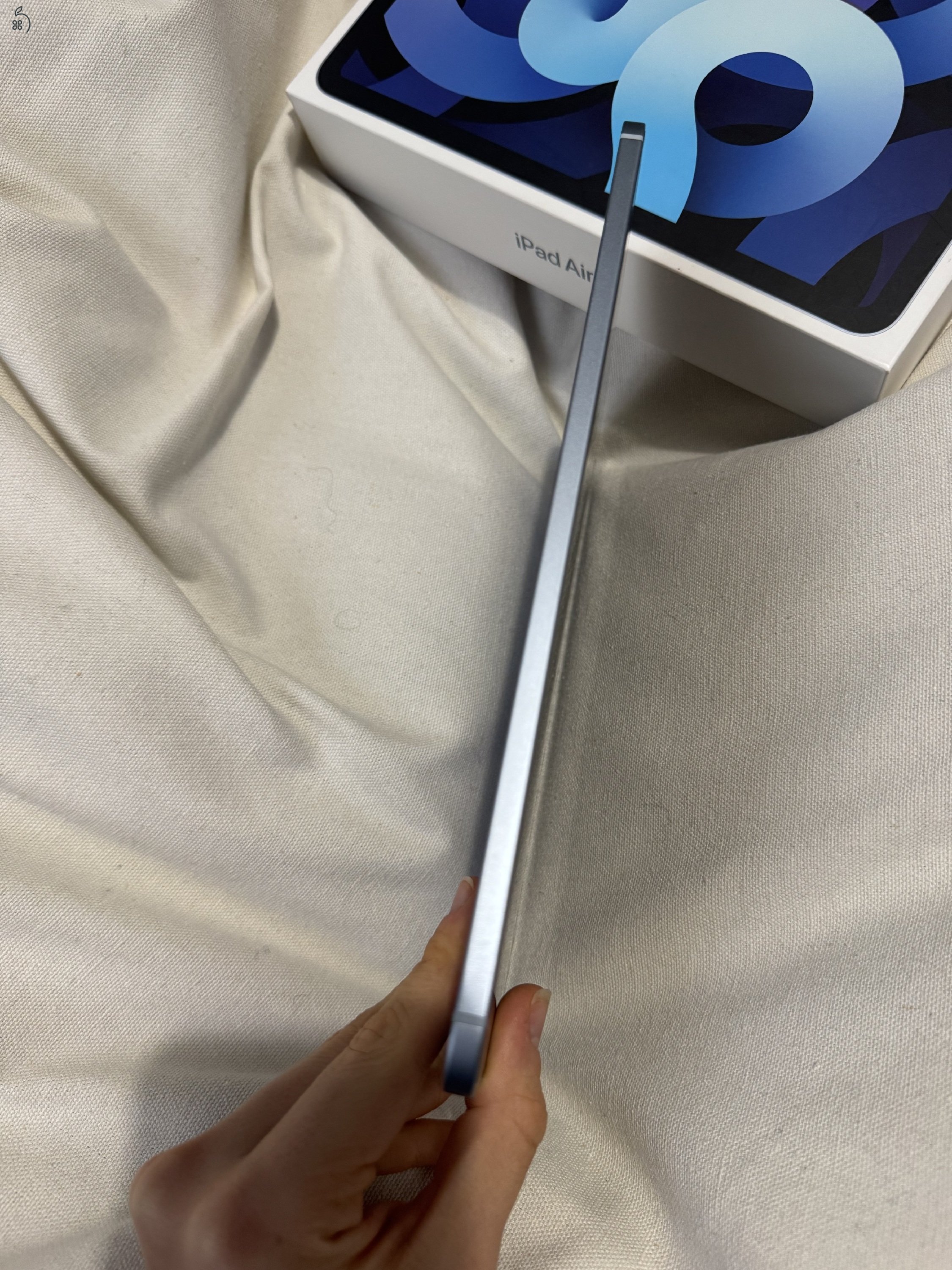 Apple iPad Air 4. generációs Wi-Fi + Cell 64 GB Sky Blue + Apple Pencil 2. generációs + ajándék fekete Spigen tok