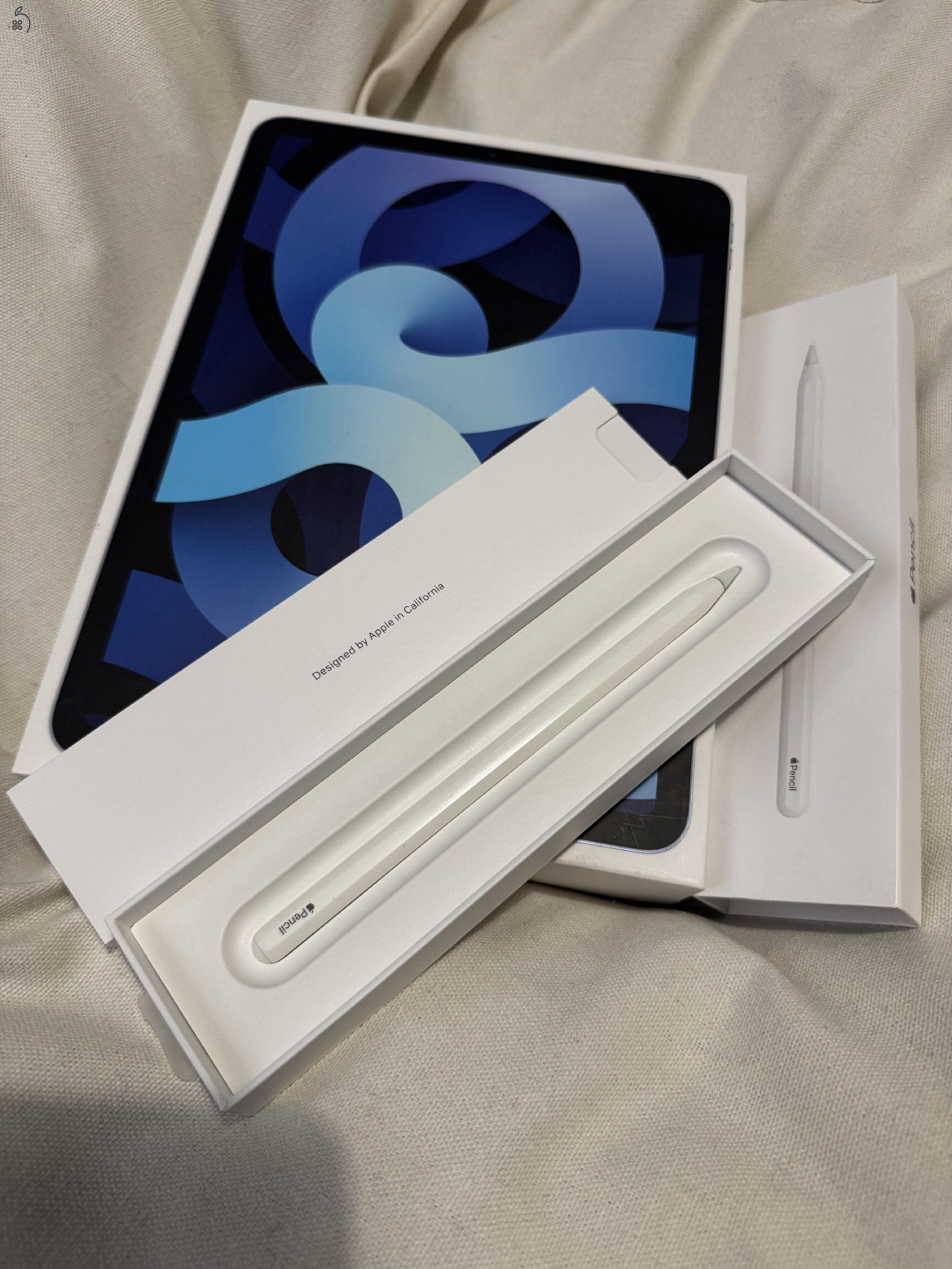 Apple iPad Air 4. generációs Wi-Fi + Cell 64 GB Sky Blue + Apple Pencil 2. generációs + ajándék fekete Spigen tok