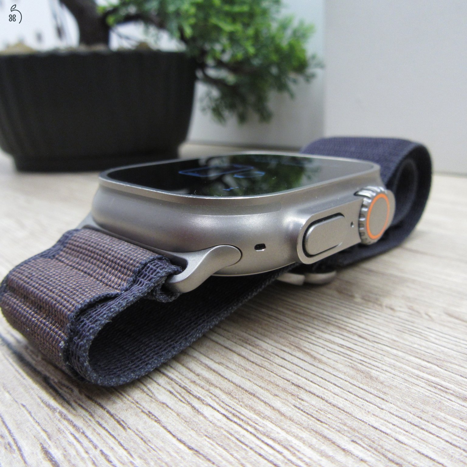 Apple Watch Ultra 2 49mm Titanium Zafír üveg Megkímélt állapot (2026.12.18-ig garancia)