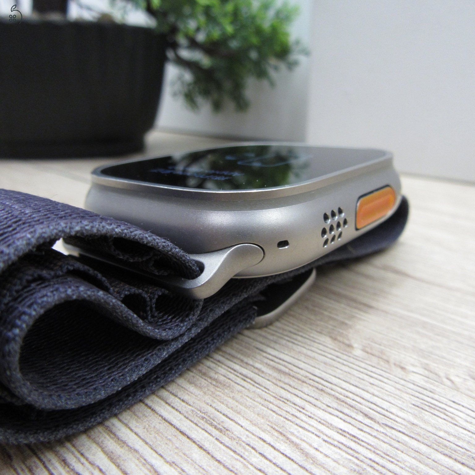 Apple Watch Ultra 2 49mm Titanium Zafír üveg Megkímélt állapot (2026.12.18-ig garancia)