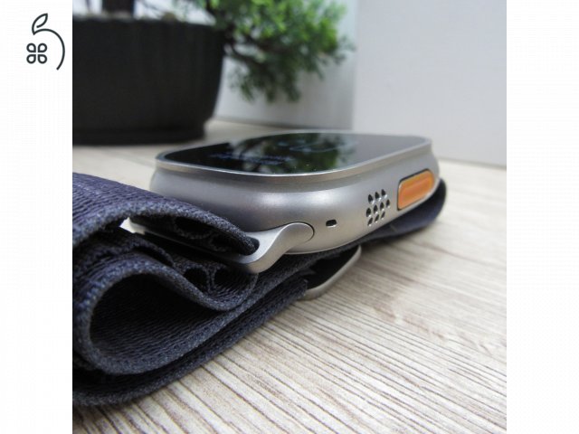 Apple Watch Ultra 2 49mm Titanium Zafír üveg Megkímélt állapot (2026.12.18-ig garancia)