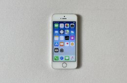 iPhone 5s 16GB ezüst, ÚJSZERŰ állapotban, eredeti kiegészítőkkel | KIVÁLÓ állapot!
