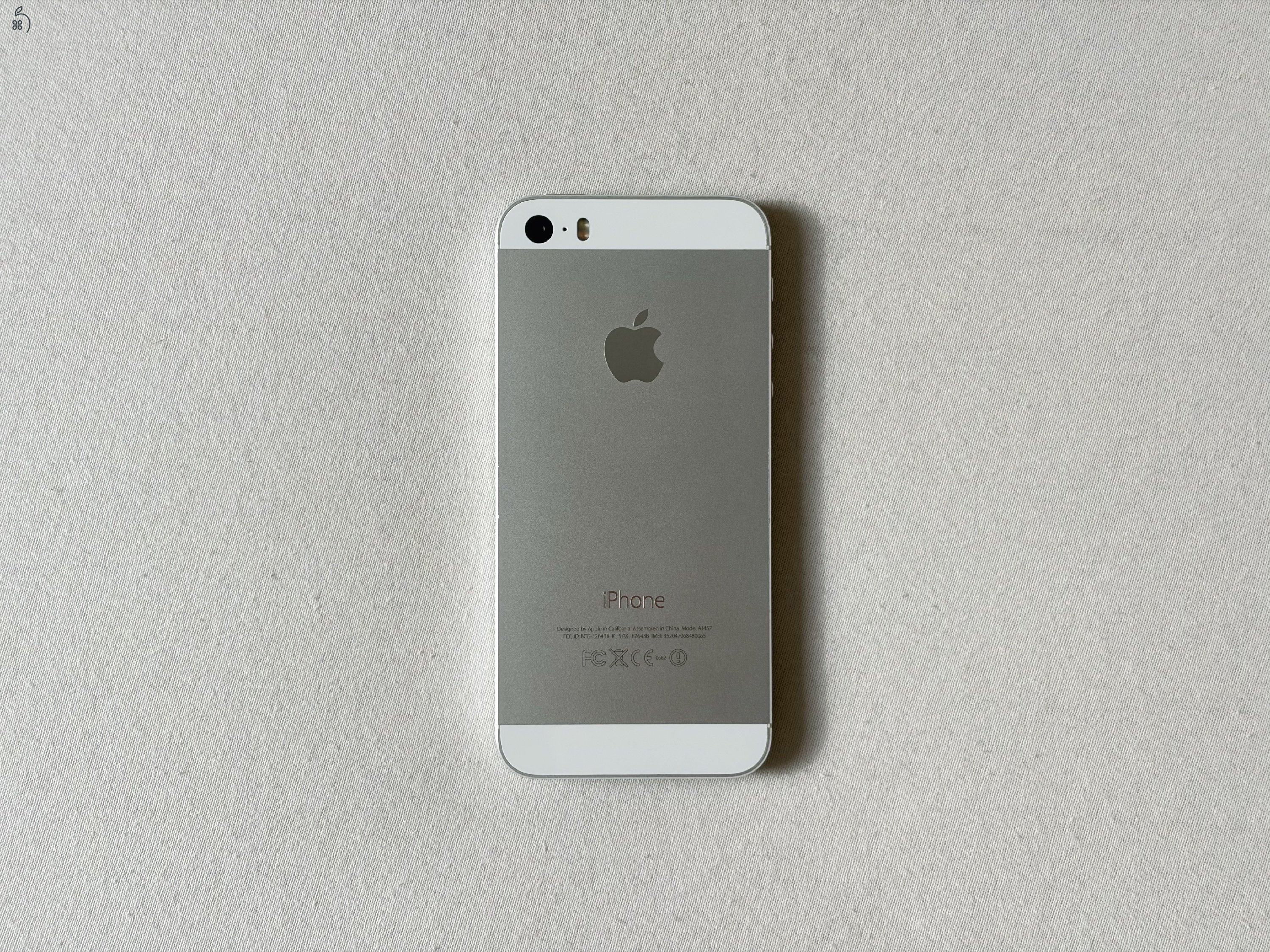 iPhone 5s 16GB ezüst, ÚJSZERŰ állapotban, eredeti kiegészítőkkel | KIVÁLÓ állapot!