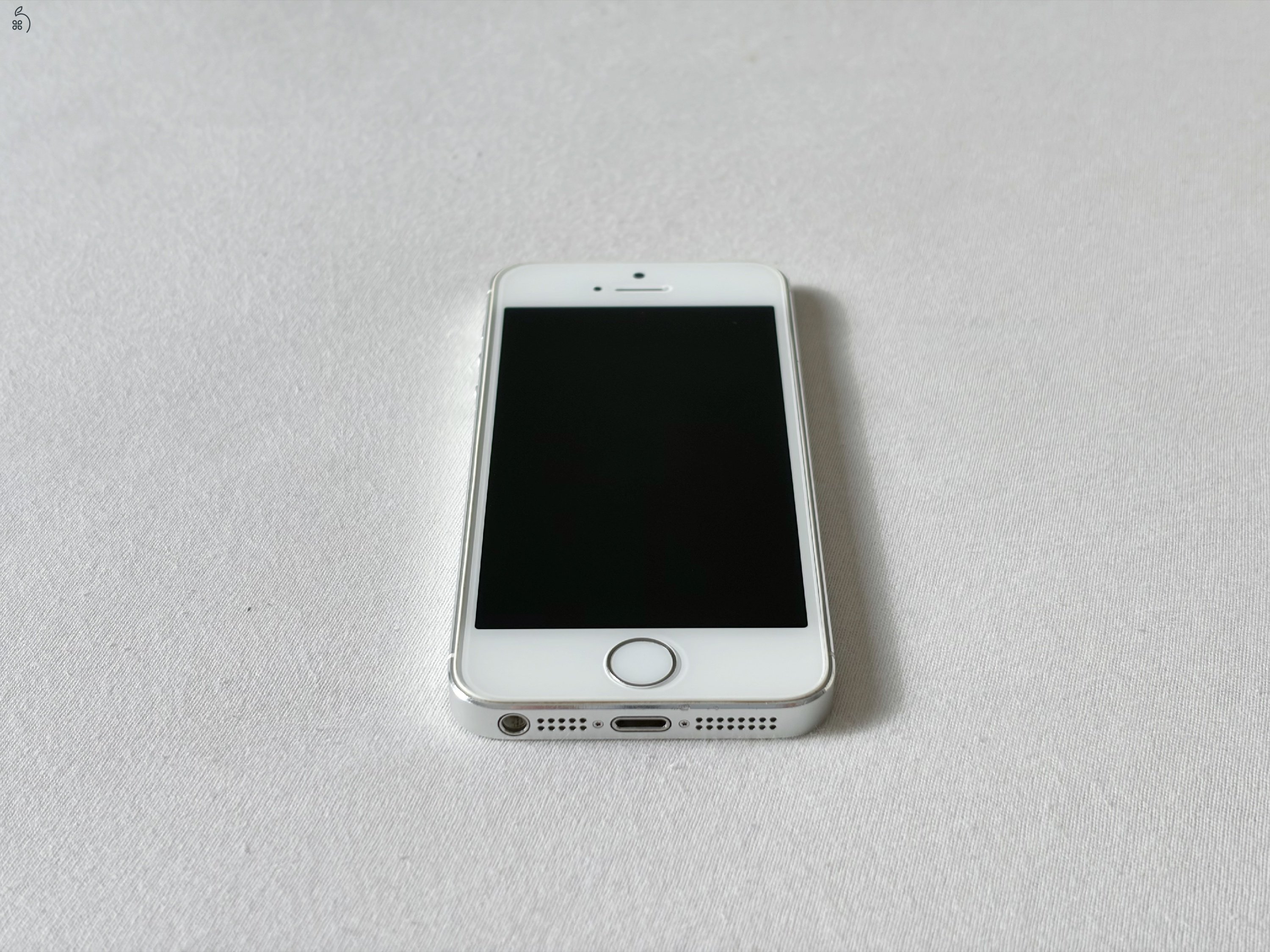 iPhone 5s 16GB ezüst, ÚJSZERŰ állapotban, eredeti kiegészítőkkel | KIVÁLÓ állapot!