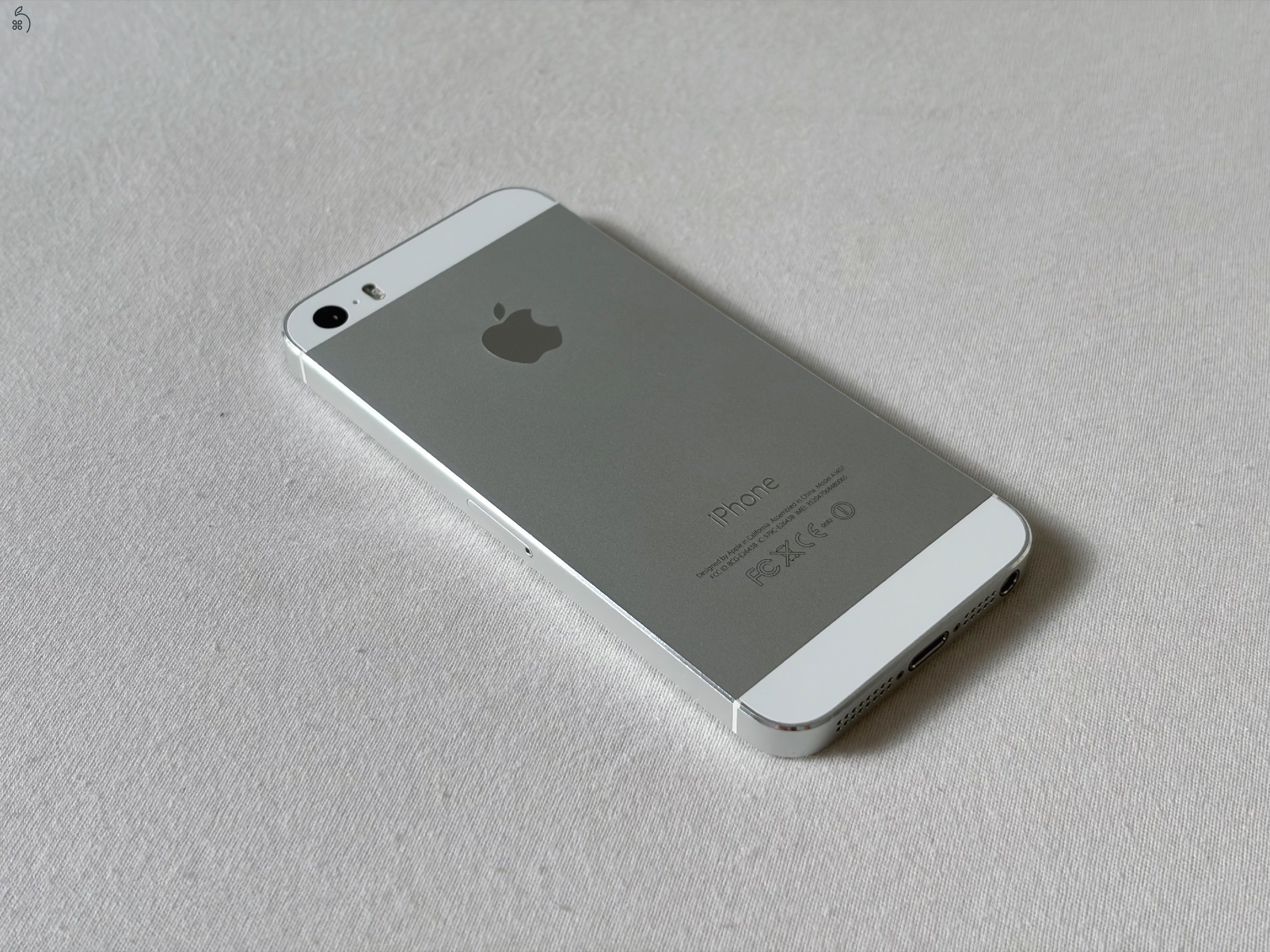 iPhone 5s 16GB ezüst, ÚJSZERŰ állapotban, eredeti kiegészítőkkel | KIVÁLÓ állapot!