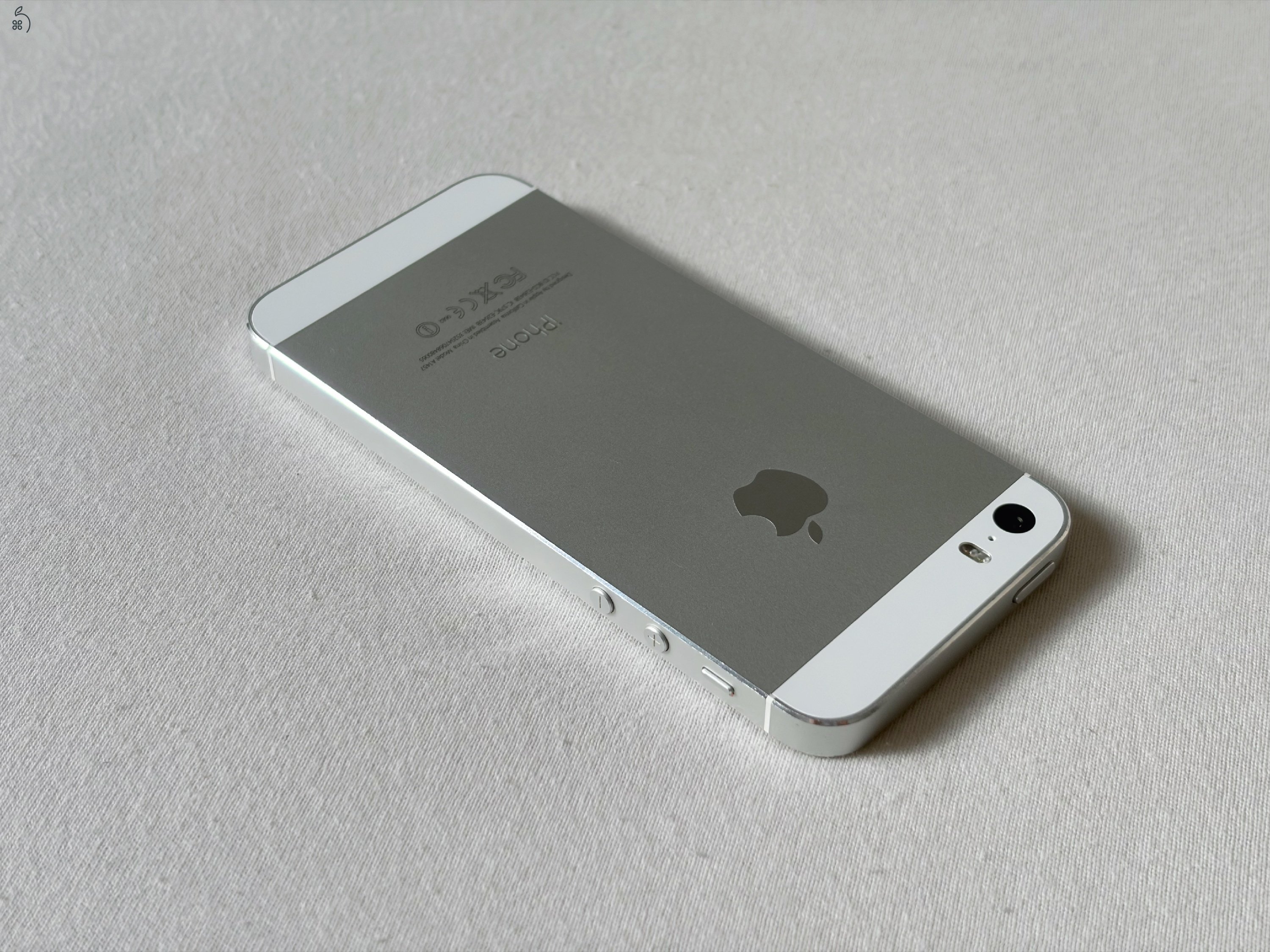 iPhone 5s 16GB ezüst, ÚJSZERŰ állapotban, eredeti kiegészítőkkel | KIVÁLÓ állapot!