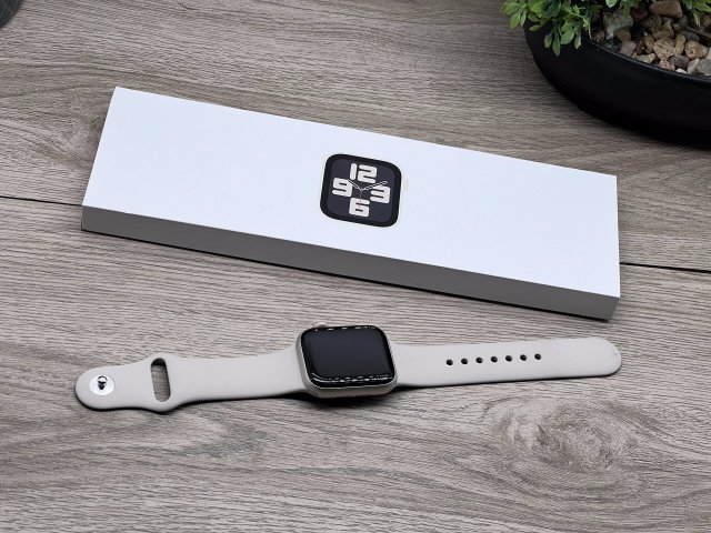 Apple Watch  SE2 Starlight 40mm 2 ÉV Garanciával 99%