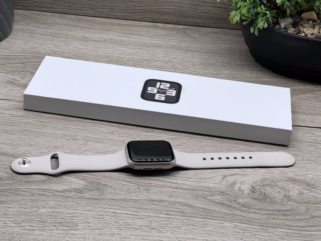 Apple Watch  SE2 Starlight 40mm 2 ÉV Garanciával 99%