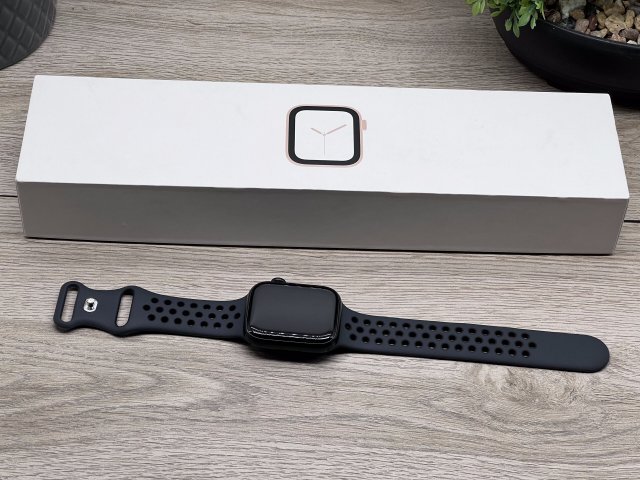 Apple Watch  S7 Green 45mm 2 ÉV Garanciával