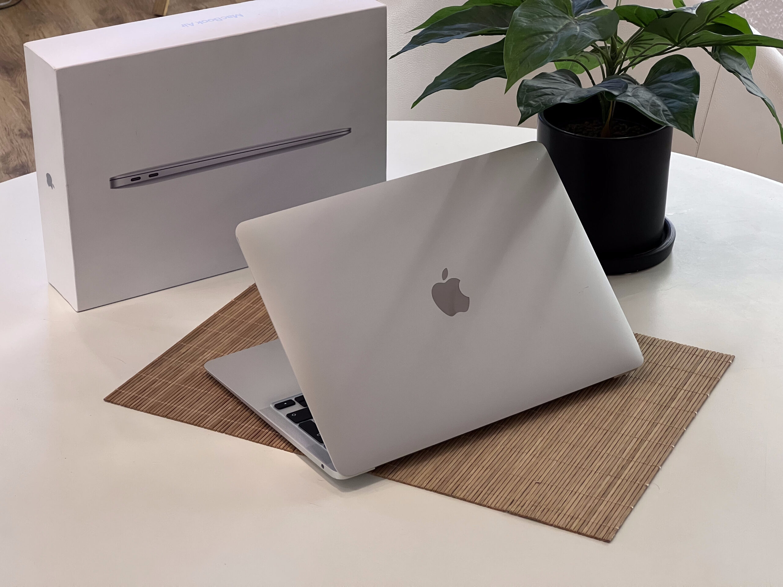 MacBook Air 2020 M1 13” 256GB 8GB 2 ÉV Garanciával