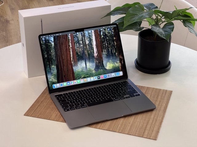 Hibátlan MacBook Air 2022 M2 13” 256GB 8GB 2 ÉV Garanciával