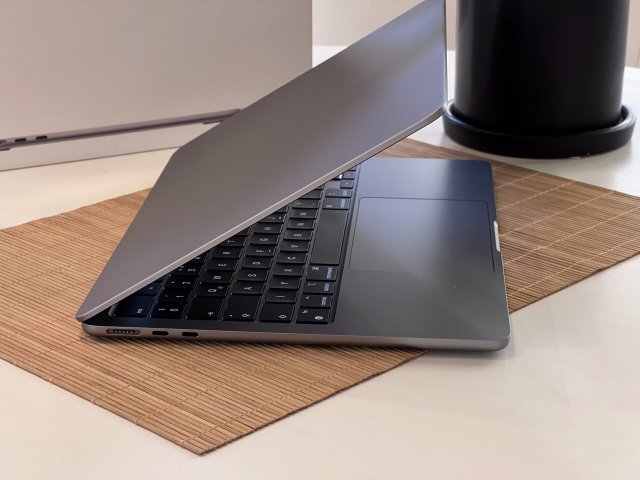 Hibátlan MacBook Air 2022 M2 13” 256GB 8GB 2 ÉV Garanciával