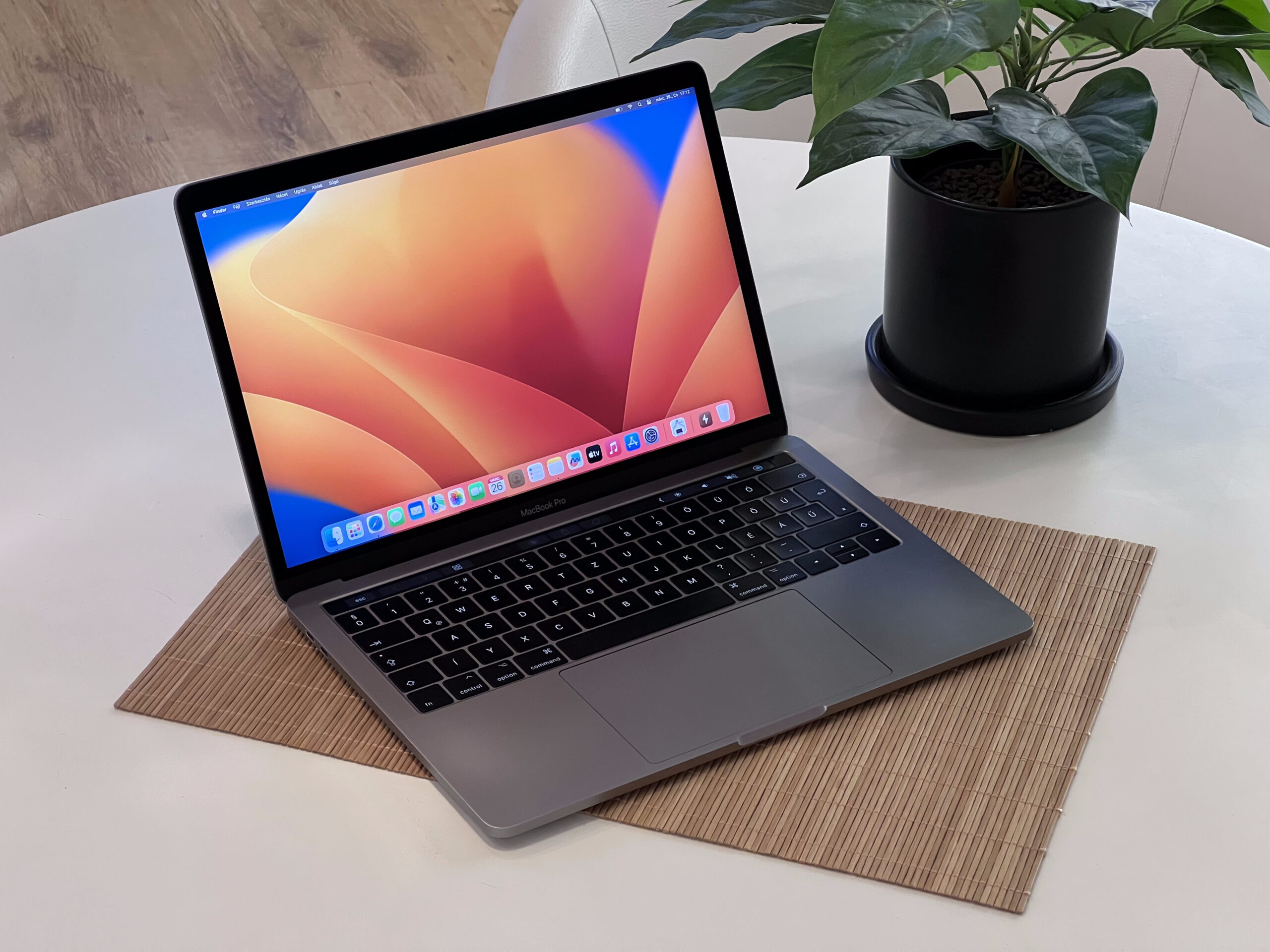 MacBook Pro 2017 i5 13”256GB 8GB  2 ÉV Garanciával