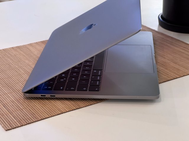 MacBook Pro 2017 i5 13”256GB 8GB  2 ÉV Garanciával