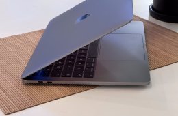 MacBook Pro 2017 i5 13”256GB 8GB  2 ÉV Garanciával