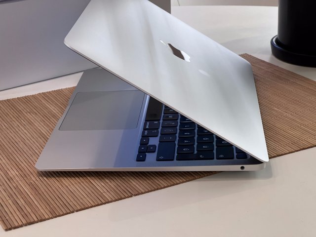 Hibátlan MacBook Air 2020 M1 13” 256GB 8GB 2 ÉV Garanciával
