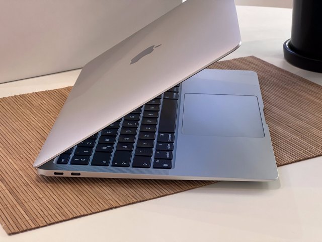 Hibátlan MacBook Air 2020 M1 13” 256GB 8GB 2 ÉV Garanciával