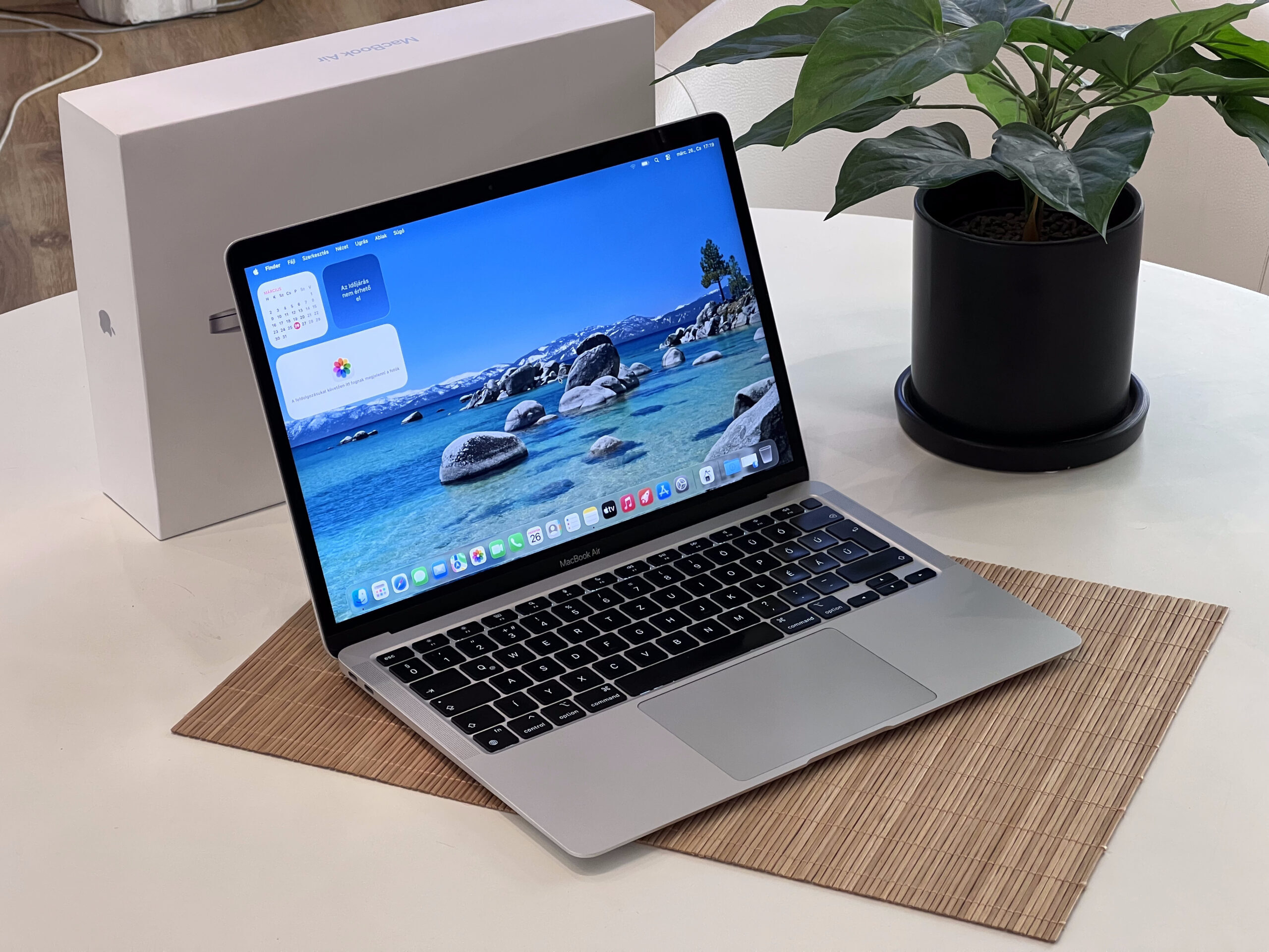 Hibátlan MacBook Air 2020 M1 13” 256GB 2 ÉV Garanciával