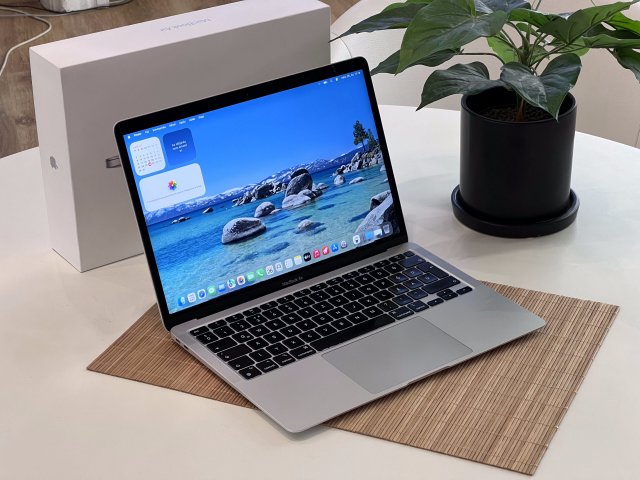 Hibátlan MacBook Air 2020 M1 13” 256GB 2 ÉV Garanciával