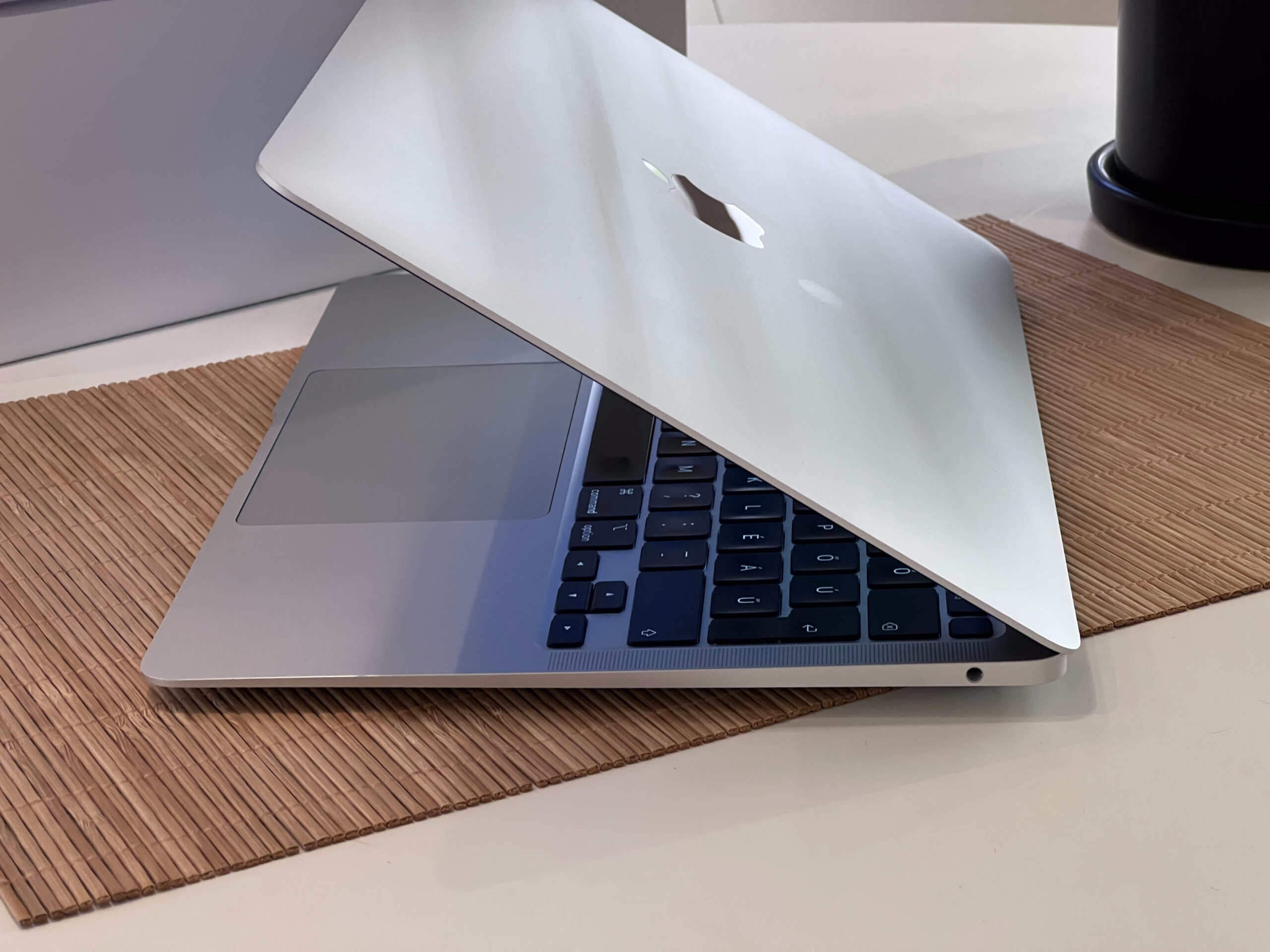 Hibátlan MacBook Air 2020 M1 13” 256GB 2 ÉV Garanciával