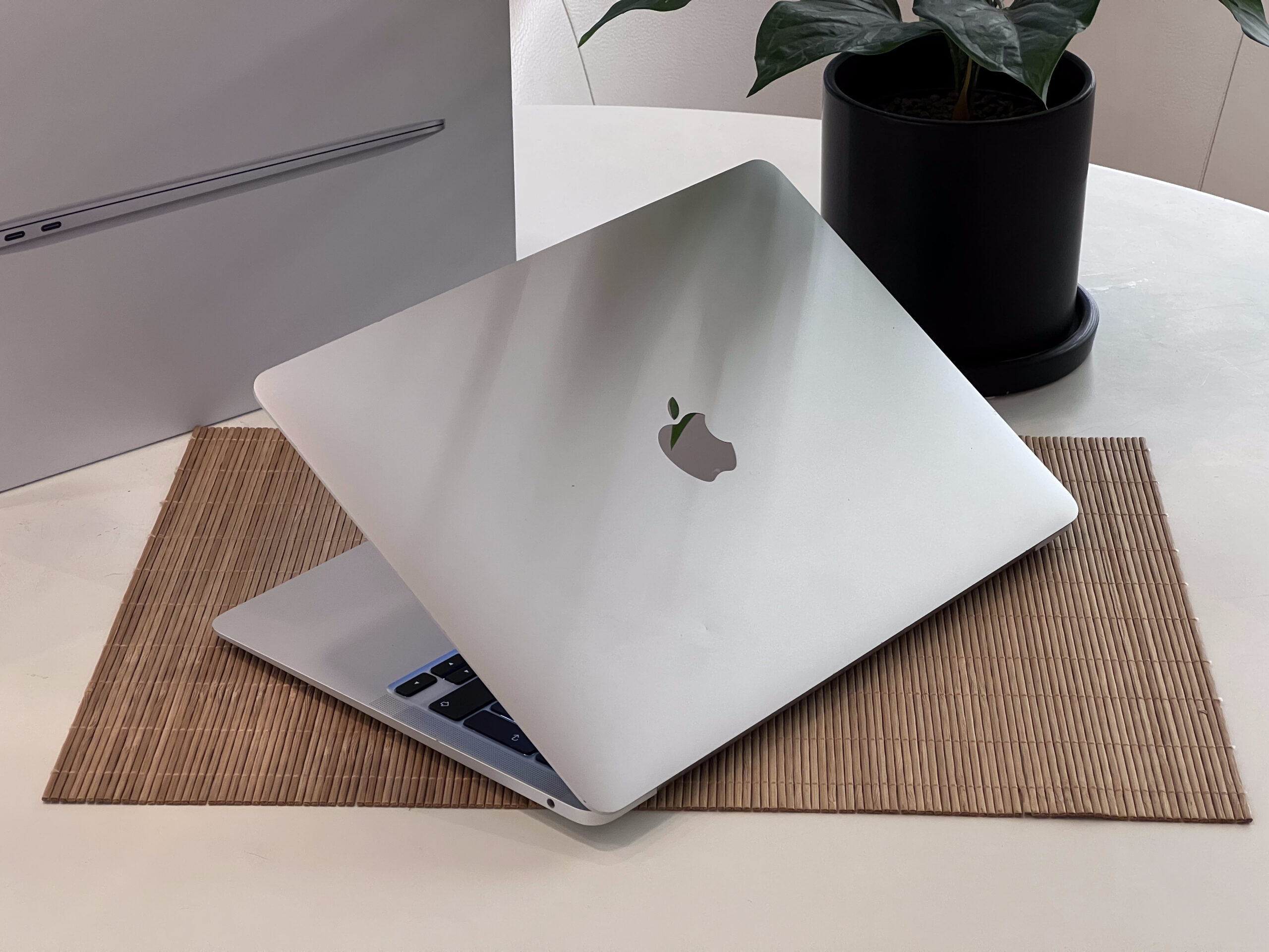 MacBook Air 2020 M1 13” 256GB 8GB 2 ÉV Garanciával 91%