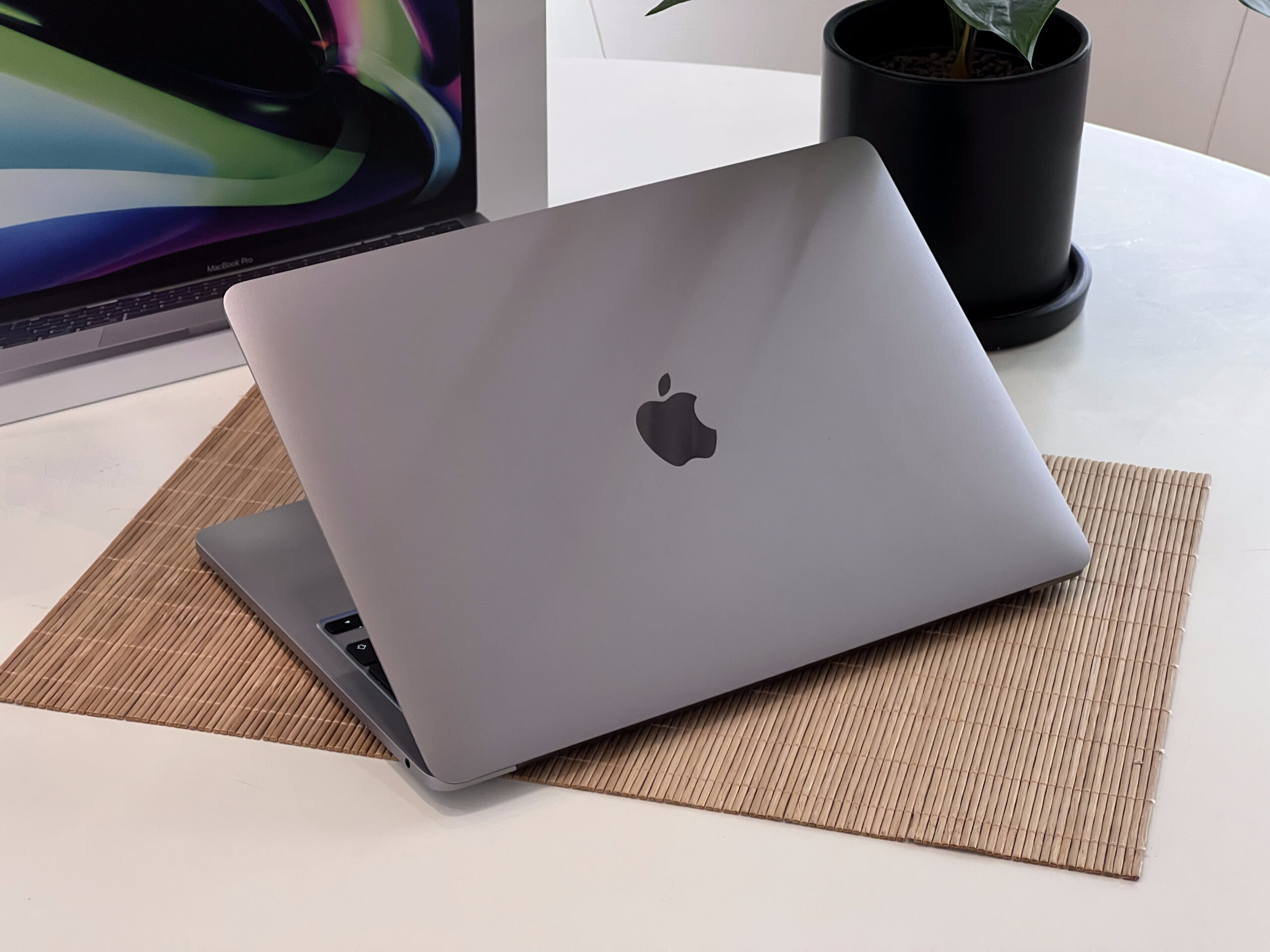 Hibátlan MacBook Pro 2020 M1 13” 256GB 8GB 2 ÉV Garanciával