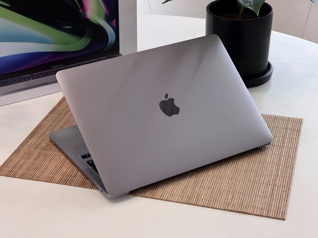 Hibátlan MacBook Pro 2020 M1 13” 256GB 8GB 2 ÉV Garanciával