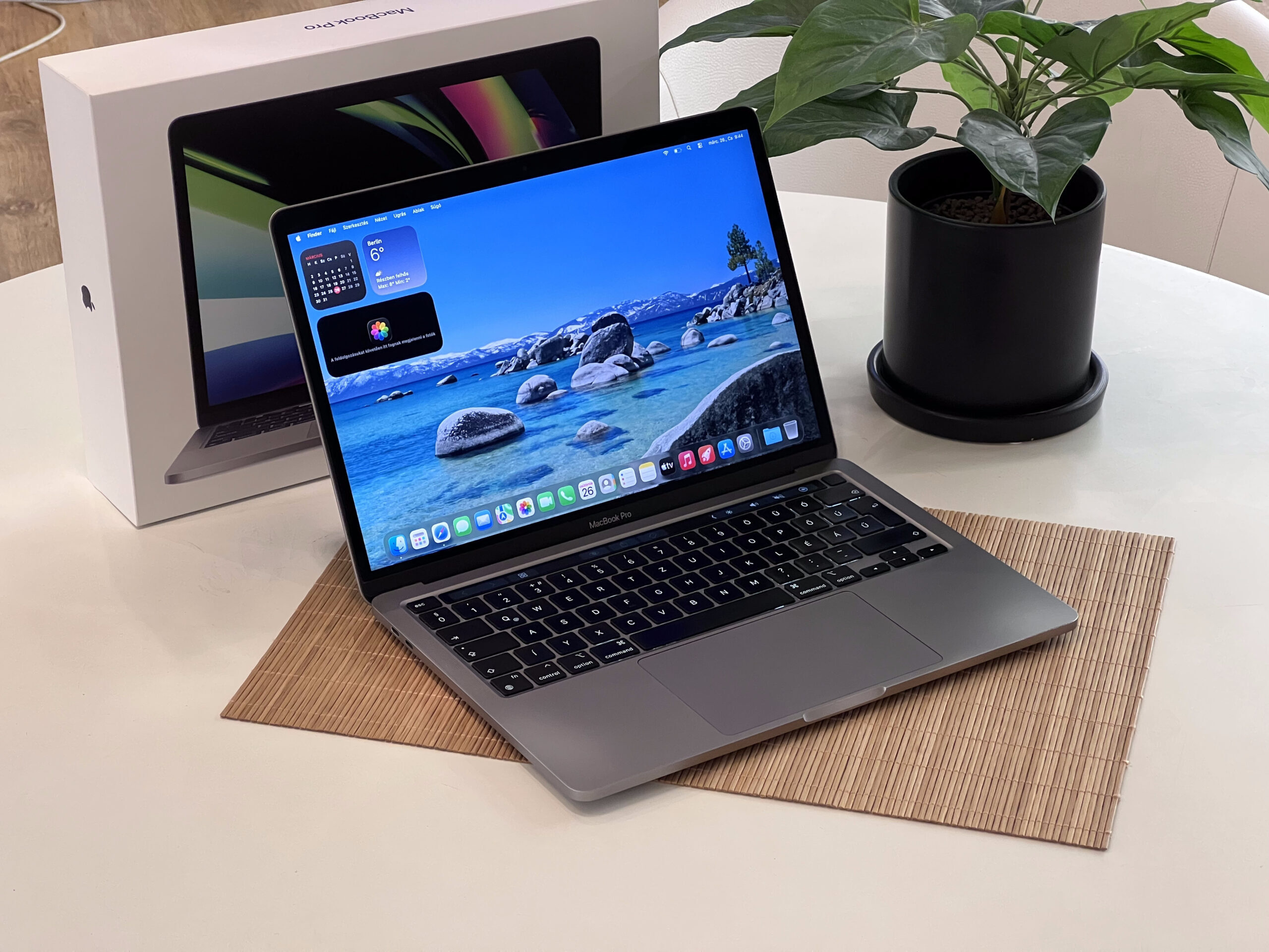 Hibátlan MacBook Pro 2020 M1 13” 256GB 8GB 2 ÉV Garanciával