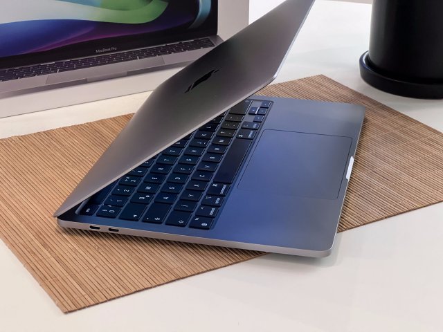 Hibátlan MacBook Pro 2020 M1 13” 256GB 8GB 2 ÉV Garanciával