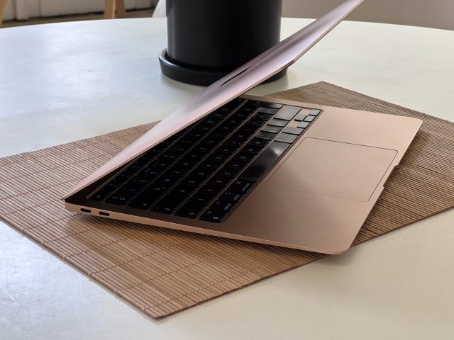 Hibátlan MacBook Air 2020 M1 13” 512GB 8GB 2 ÉV Garanciával