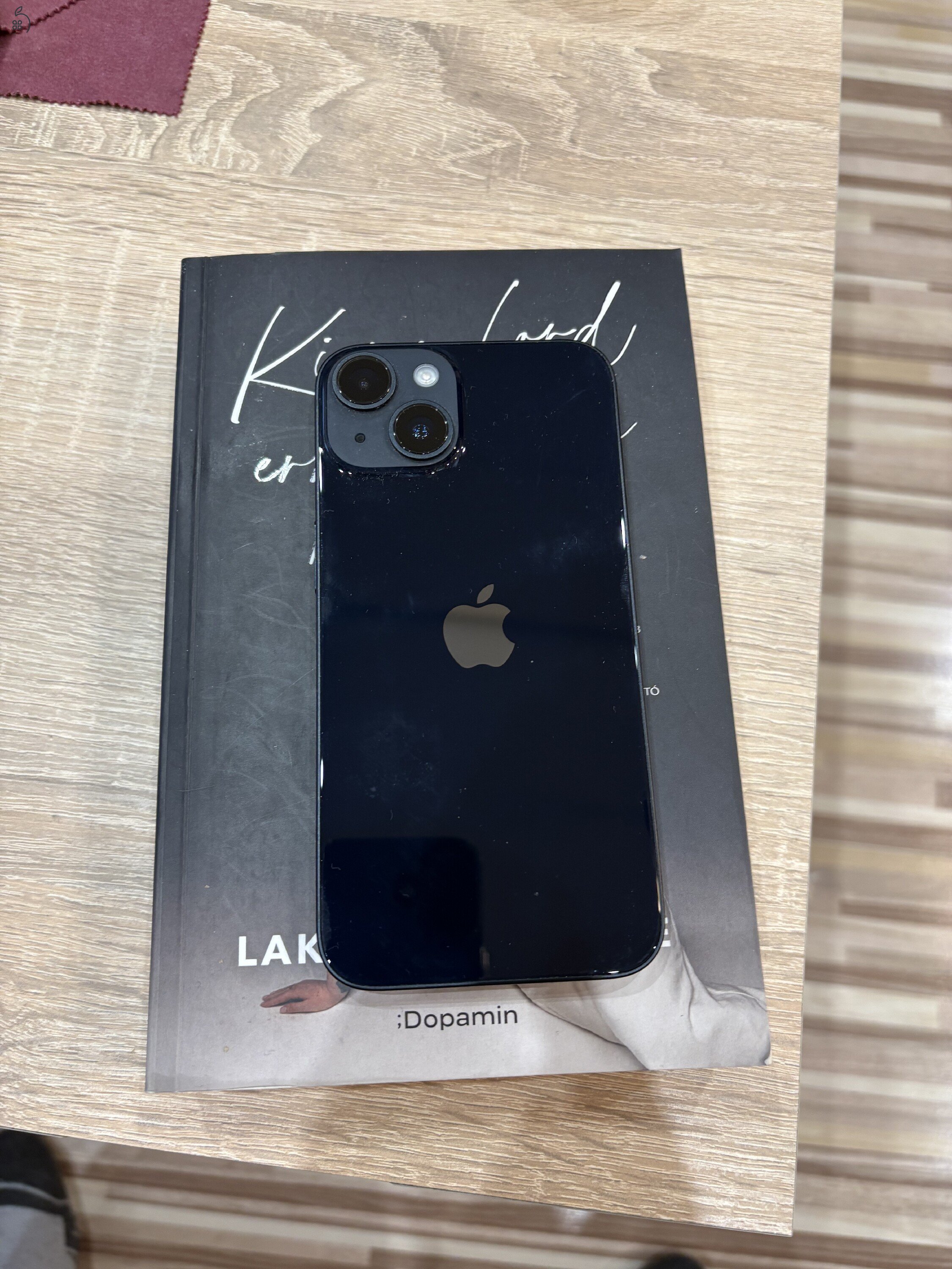 Eladó hibátlan állapotú Iphone 14 128 gb-os telefon 100 %-os akkumulátorral, magánszemélytől