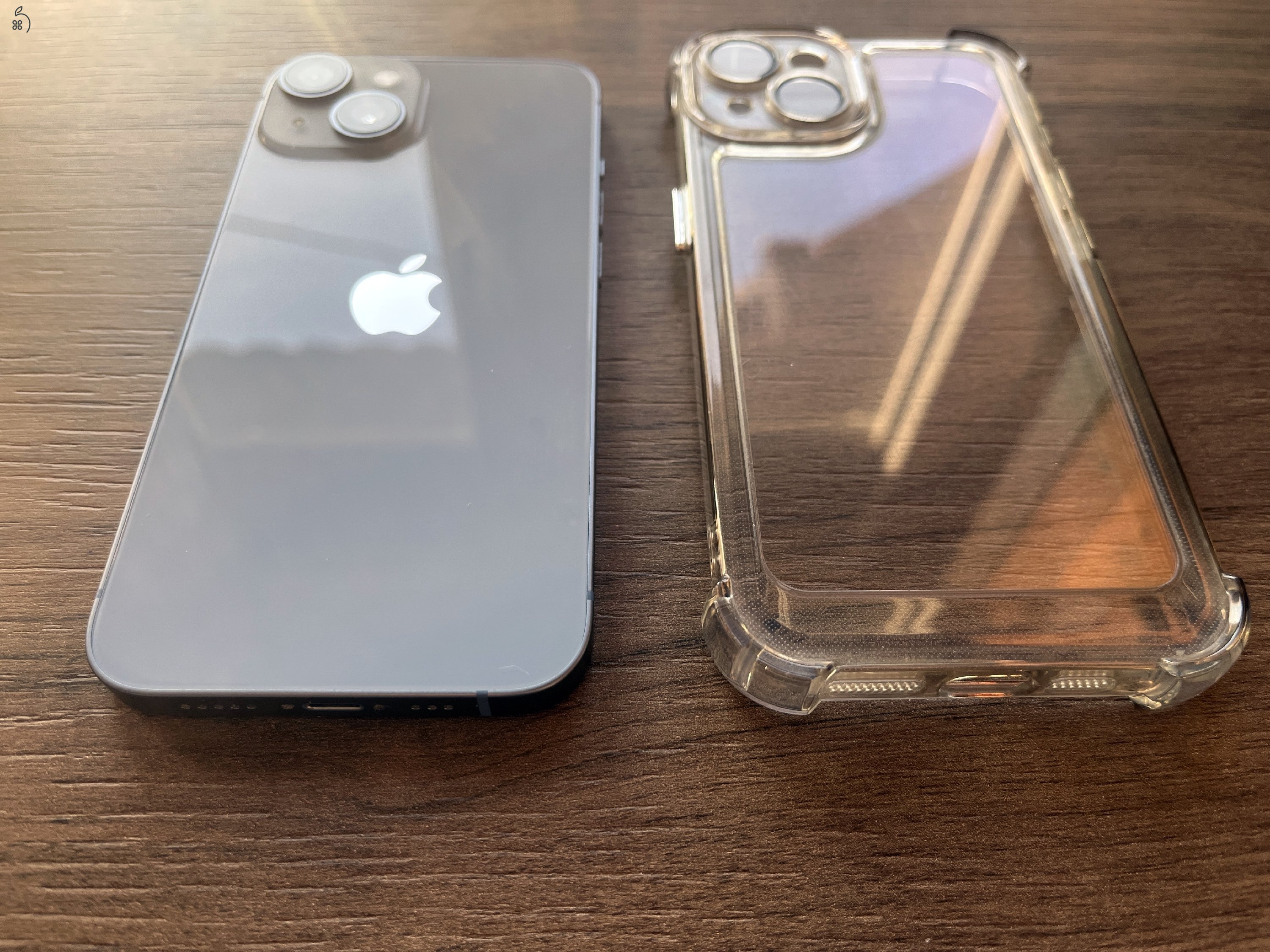 Apple iPhone 14 (világoskék), 128 GByte tárhellyel, ajándék üvegfóliával