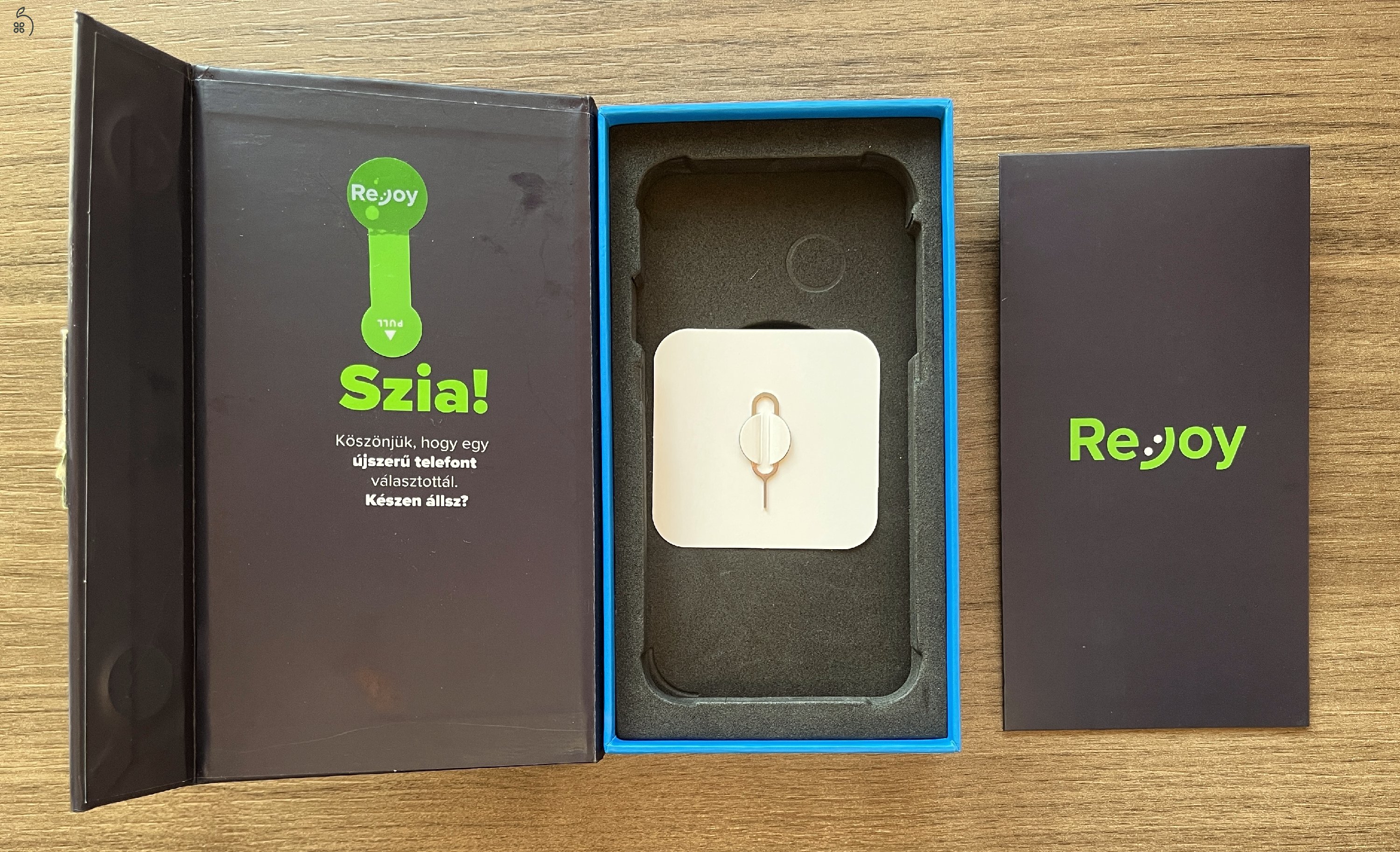 Apple iPhone 14 (világoskék), 128 GByte tárhellyel, ajándék üvegfóliával