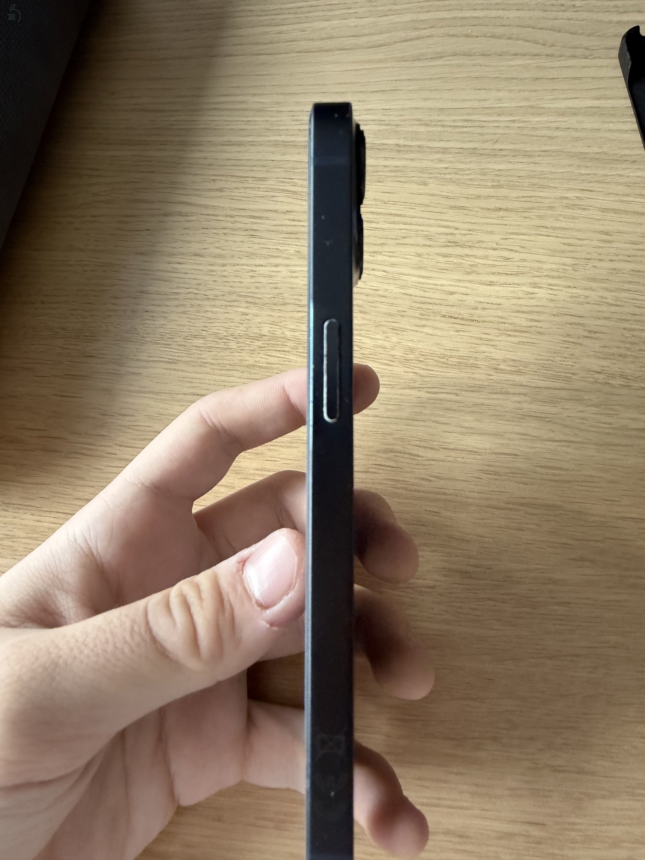 Eladó Iphone 13 Fekete színben