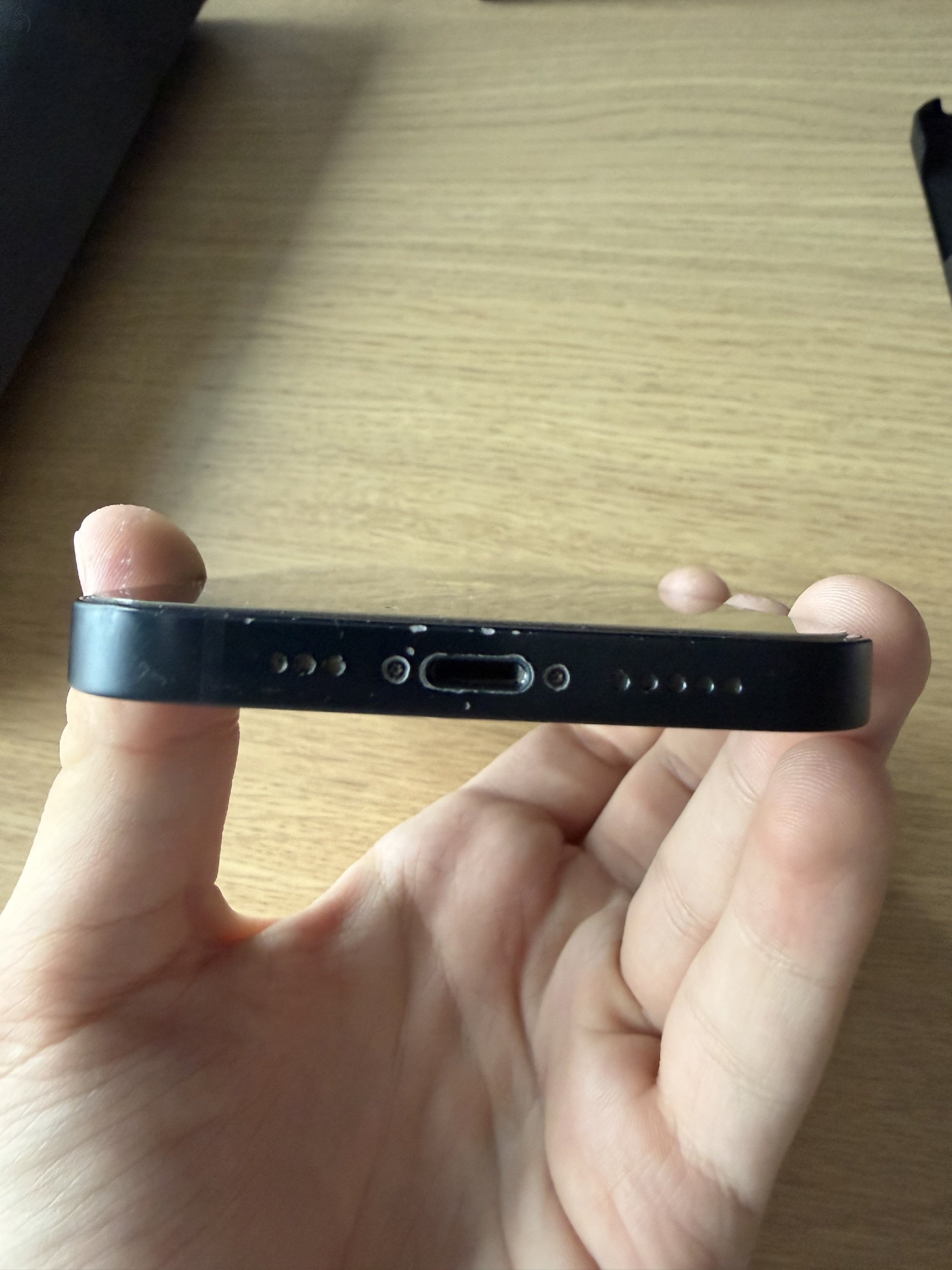 Eladó Iphone 13 Fekete színben