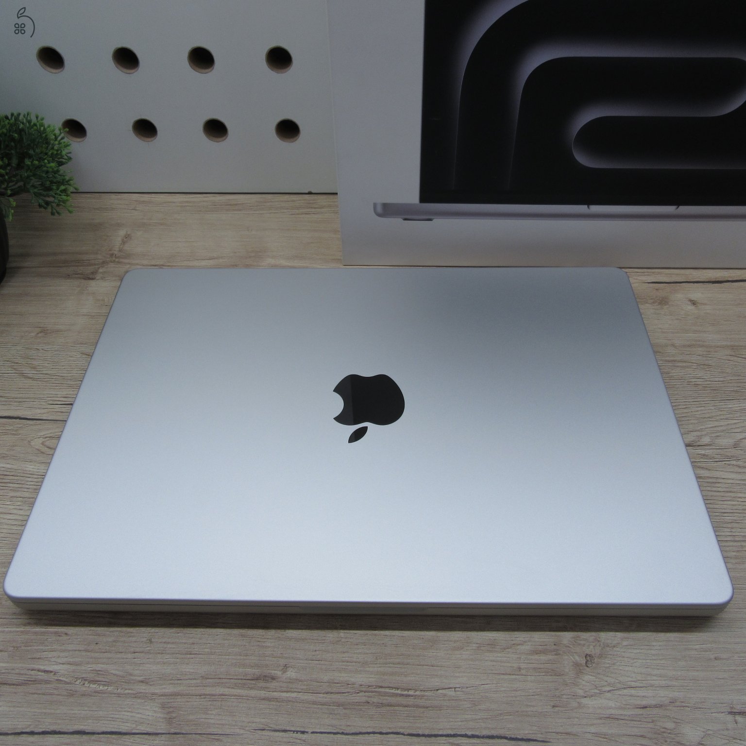 Apple MacBook Pro 14 M3 Pro (2023) 18GB/500GB karcmentes 100% akku 94 ciklus