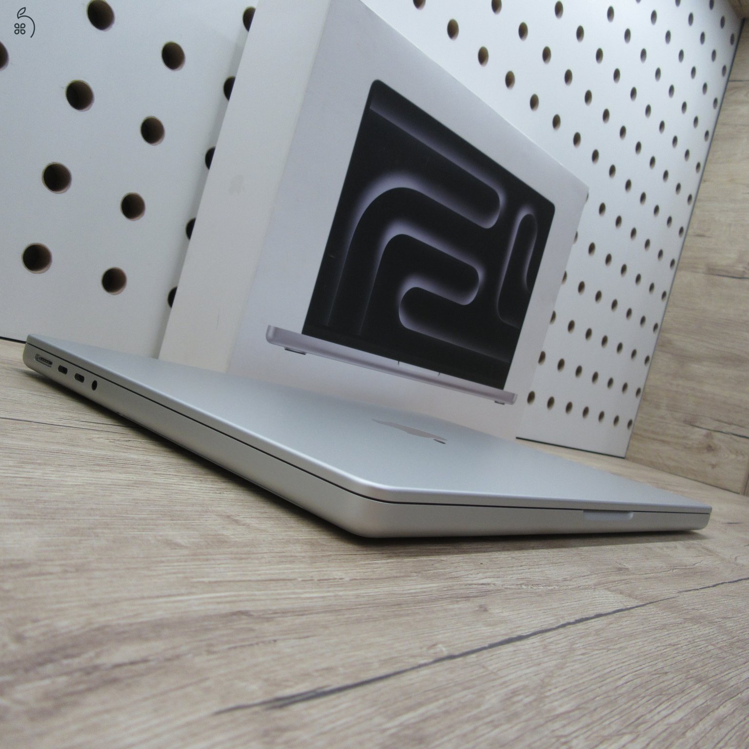 Apple MacBook Pro 14 M3 Pro (2023) 18GB/500GB karcmentes 100% akku 94 ciklus