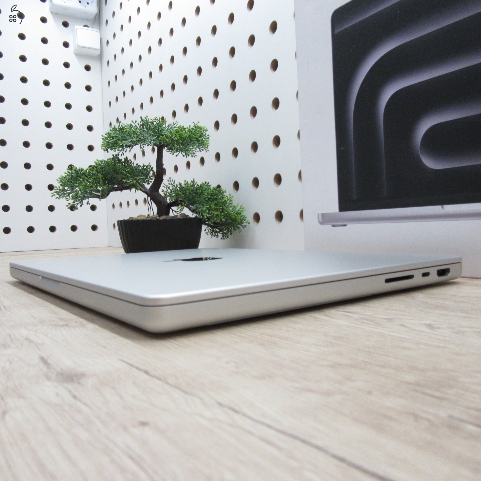 Apple MacBook Pro 14 M3 Pro (2023) 18GB/500GB karcmentes 100% akku 94 ciklus