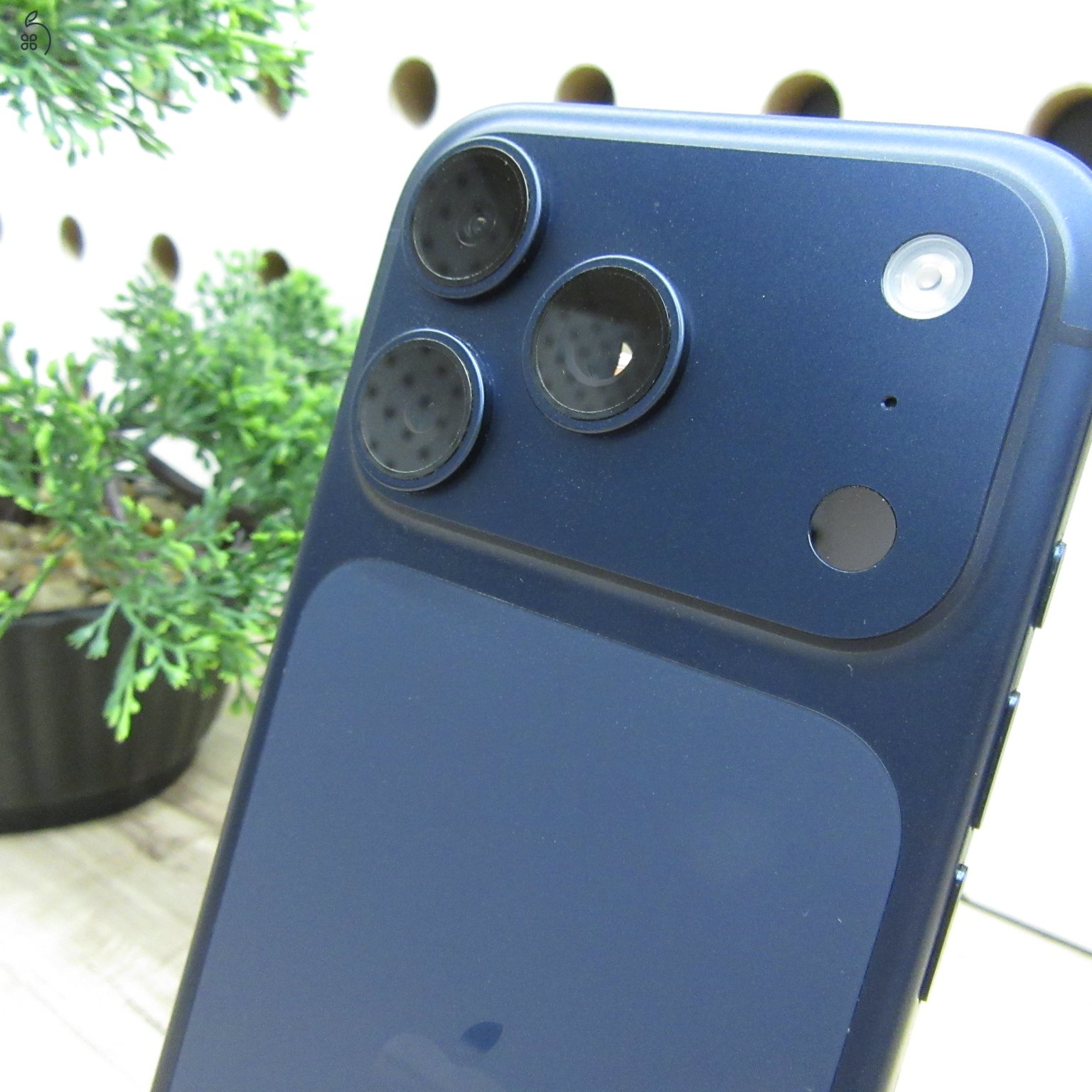 Apple iPhone 17 Pro 256GB Deep Blue – Újszerű állapot – 100% akku (19 ciklus)