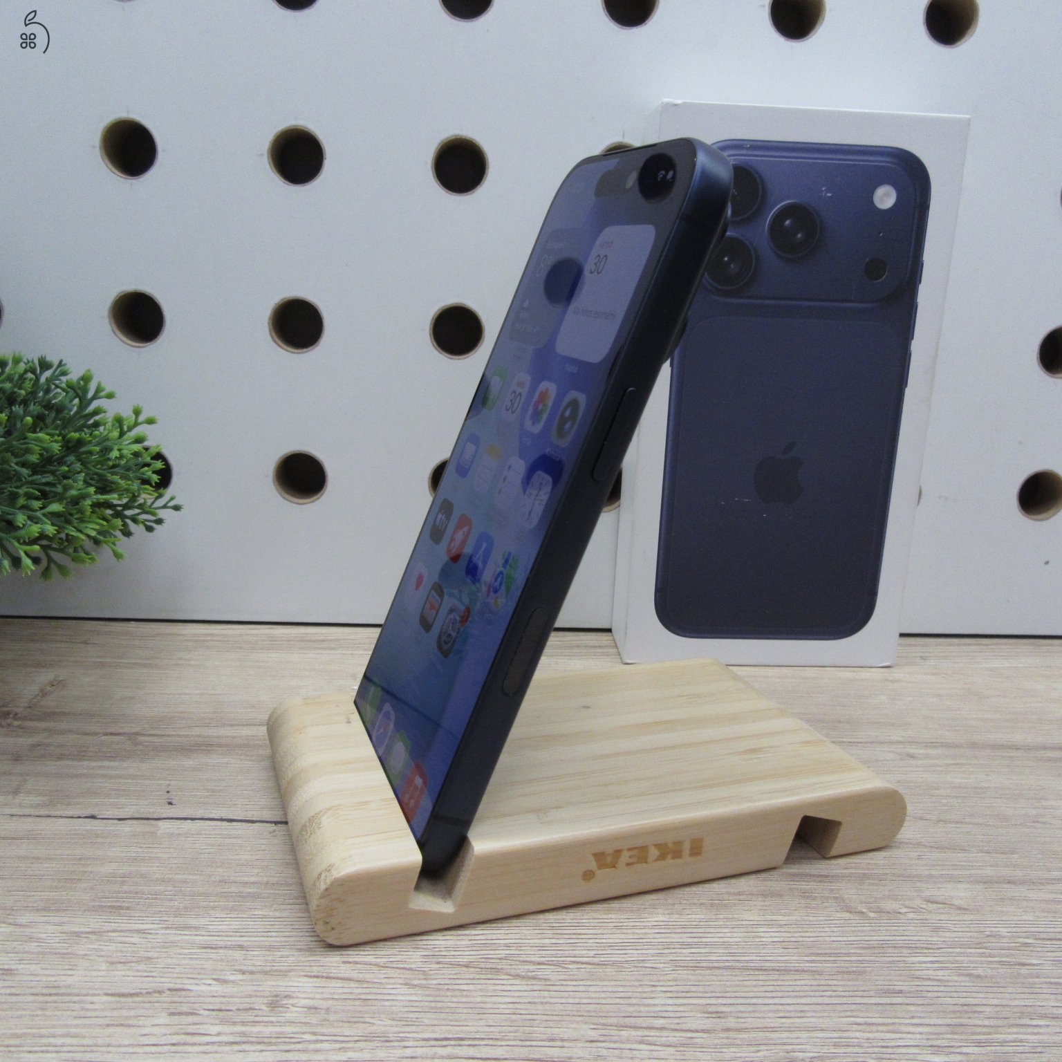 Apple iPhone 17 Pro 256GB Deep Blue – Újszerű állapot – 100% akku (19 ciklus)